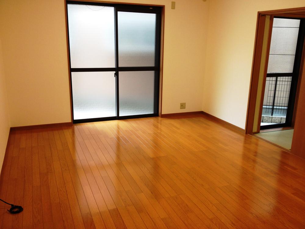 Living. It is very bright living.