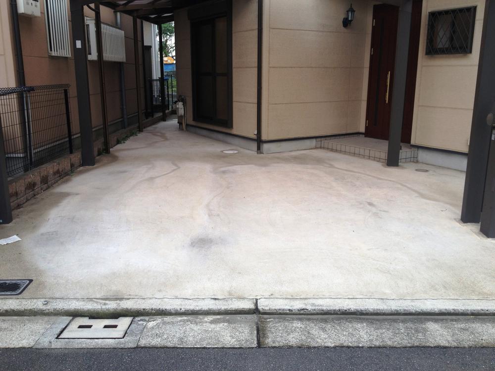 Parking lot. Spacious parking space.