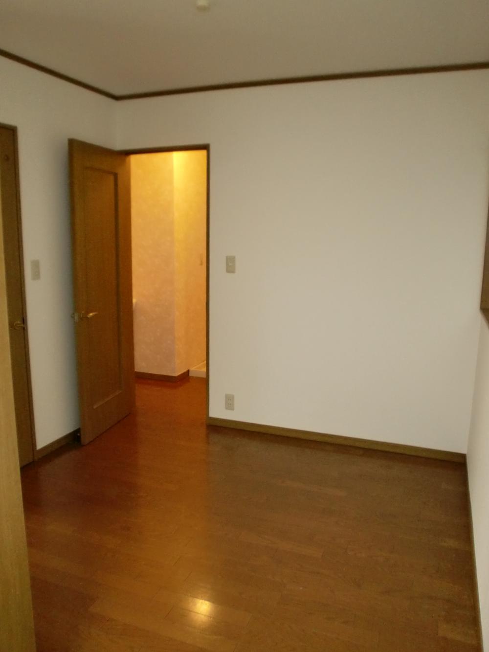 Non-living room. It's often the room number is attractive. 