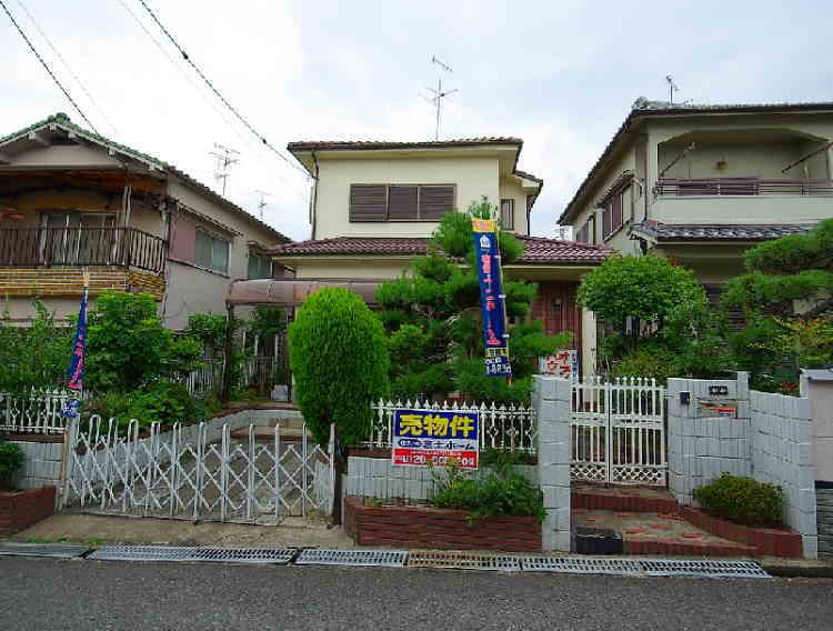 Local appearance photo. Local (07 May 2013) Shooting Garden and garage