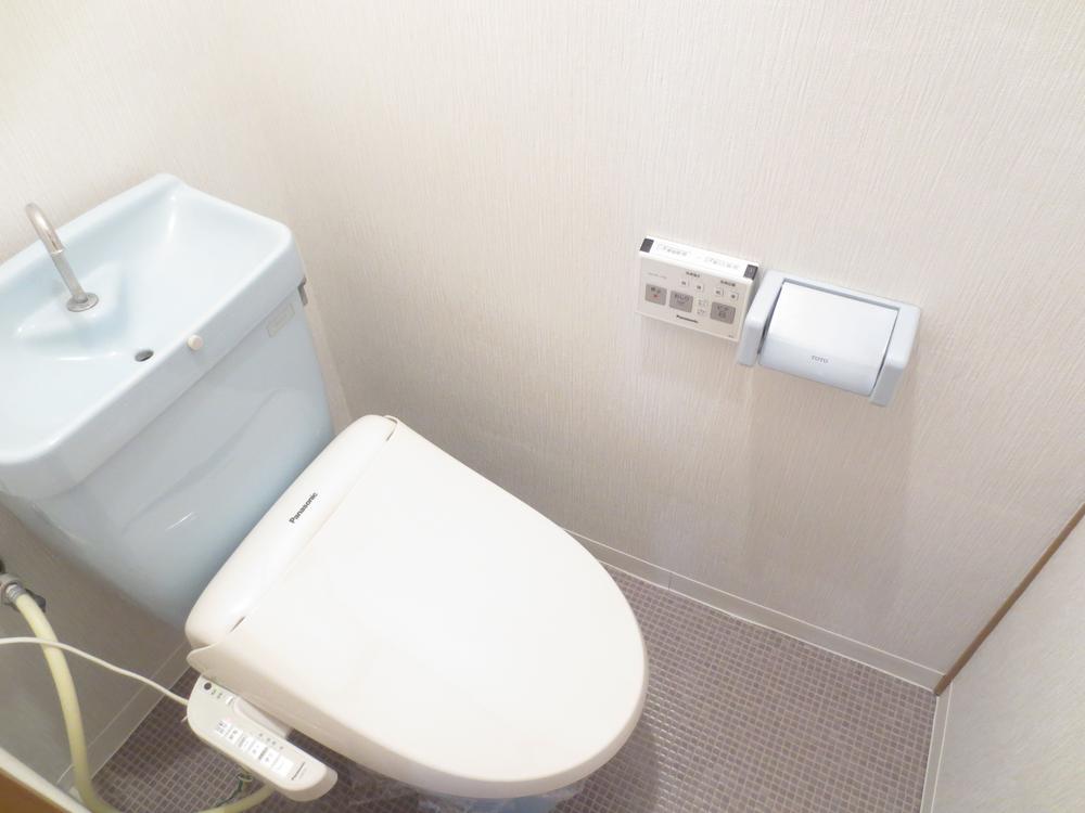 Toilet. It has become a new hot-water cleaning toilet seat ☆