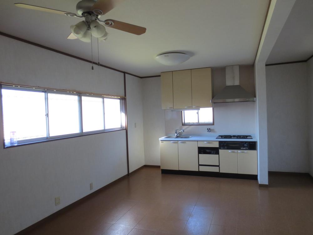 Living. Sunny clean living ☆