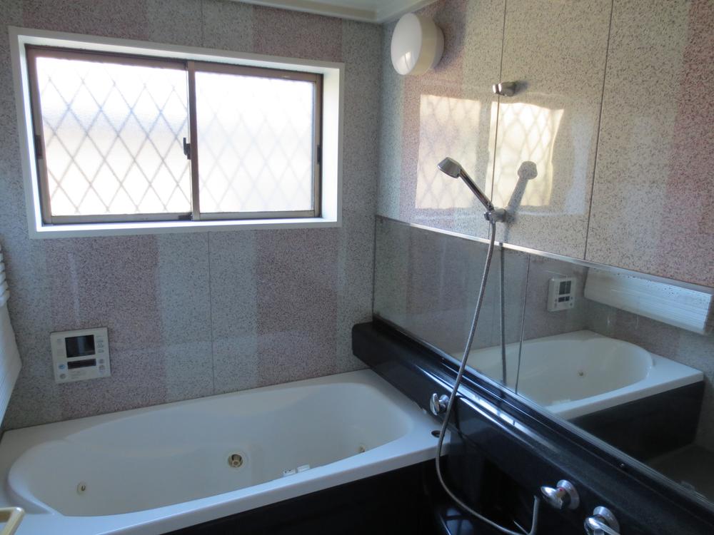 Bathroom. Sunny beautiful bathroom ☆