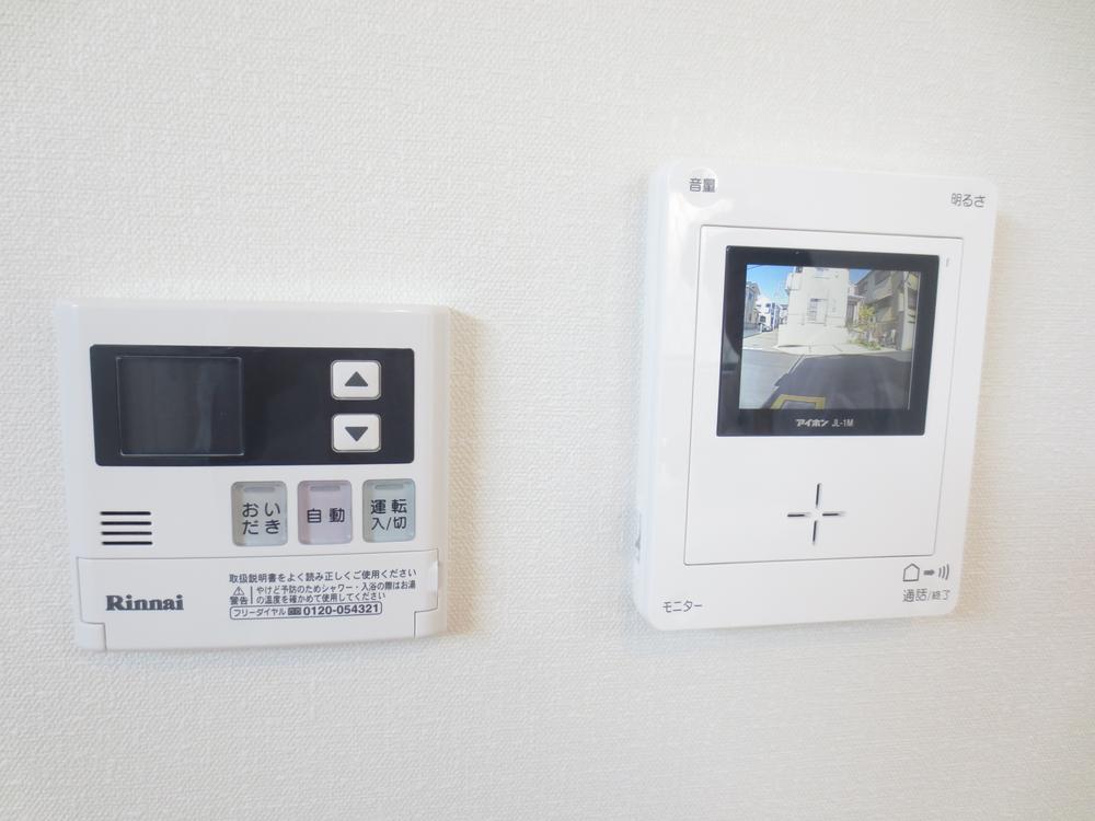 Living. Monitor Intercom is of course in color! ! Ease of use was also installed on the right beside the kitchen thinking.