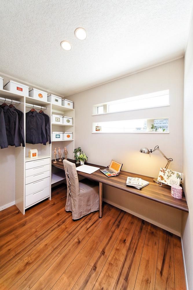 Model house photo. Mom dedicated hot breath can be space. Also a little writing and computer time. (Nakamozu model house)