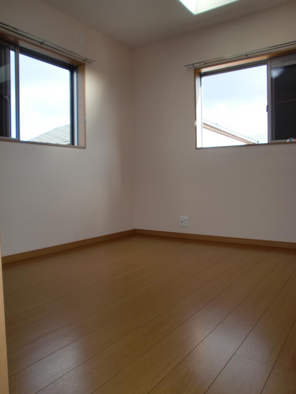 Non-living room. It is a bright room with two-sided lighting.