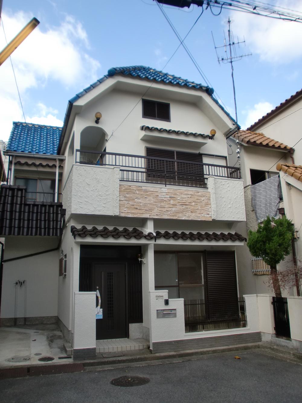 Local appearance photo. This frontage spacious property with a large garage. 1BOX car is also OK. 