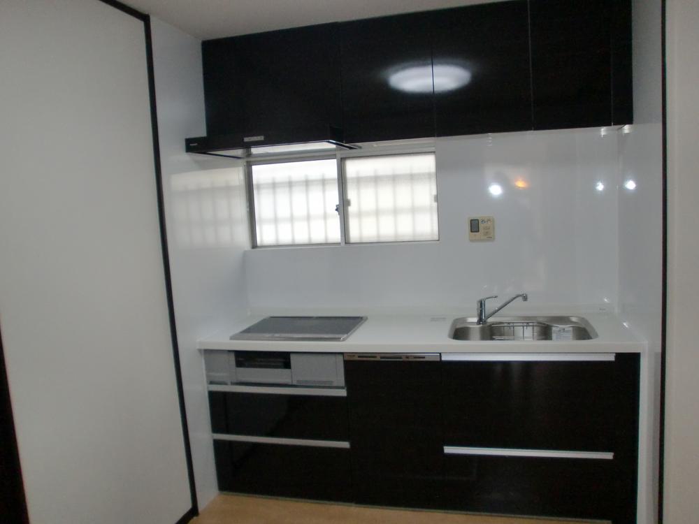 Kitchen. System kitchen is already replacement with a new one. 