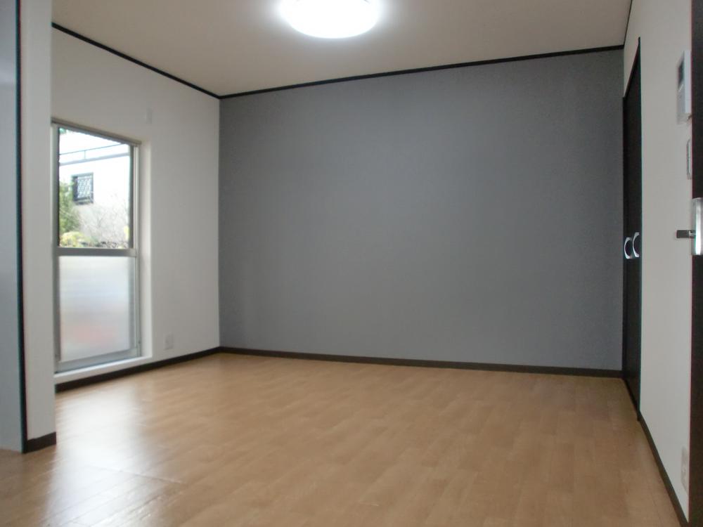 Living. Bright and clean living. 