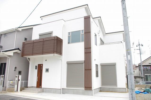 Local appearance photo.  [Model House: No. 6 areas]  Is the appearance that white was the keynote of flawless.  Local (July 2013) Shooting