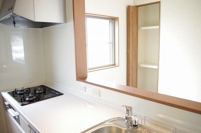 Kitchen.  [Model House: No. 6 areas]  There are also large storage to dining! Such as sweets of food and children of the stock up, The size can also be used in the pantry!