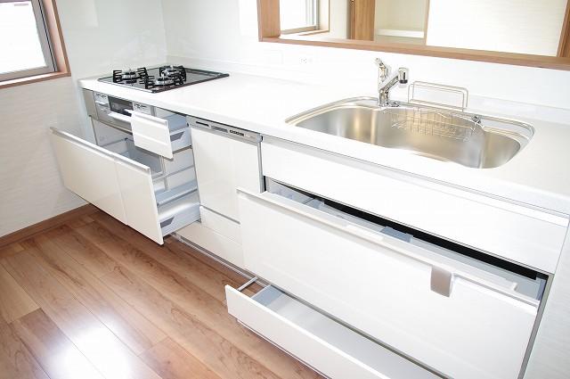 Kitchen.  [Model House: No. 6 areas]  System kitchen thought the usability! "I entered the freshly possible dishes because it is counter kitchen! "