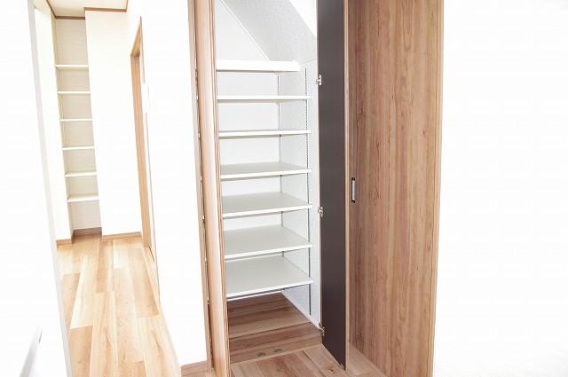 Receipt.  [Model House: No. 6 areas]  There is a built-in shelf in the kitchen next to! It is useful to keep housing the medicine box and mom of the recipe book that families use!