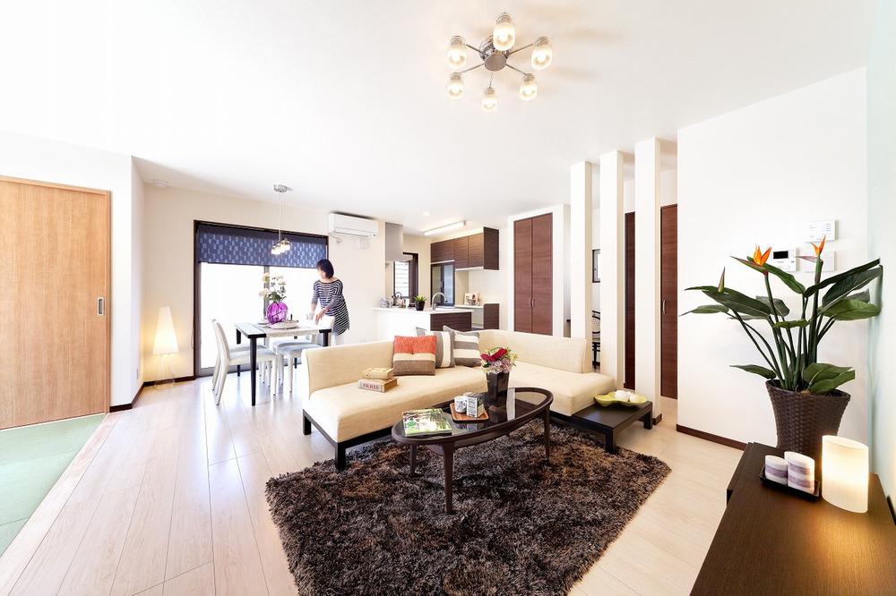 Living. Since then the Japanese-style room from the living room, Nap space for children Ya, I'm happy space if there even when the little want to extend the foot. Room (May 2013) Shooting