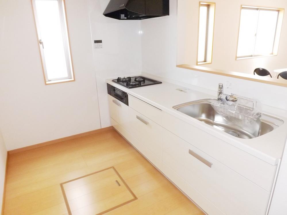 Kitchen. Local photo (kitchen) Slide storage, Water purification function shower faucet