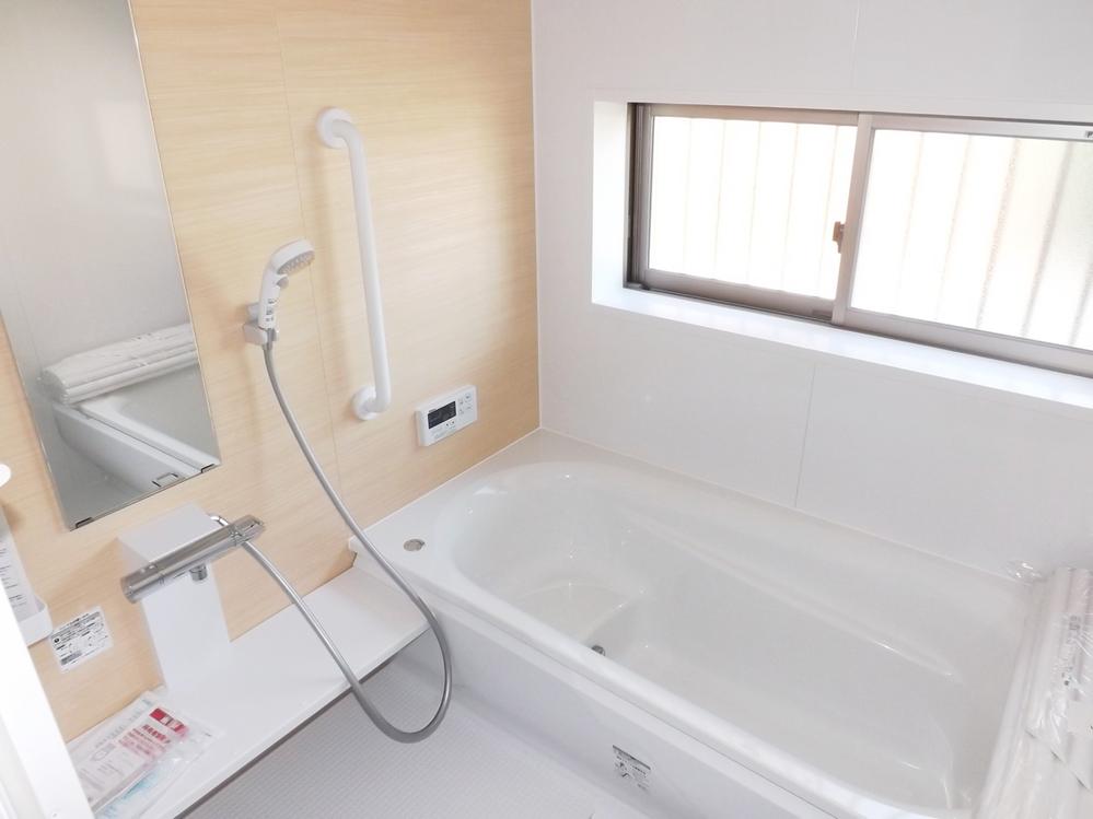 Bathroom. Local photo (bathroom) Half-length bathing large tub, Carat floor, Loose wide!