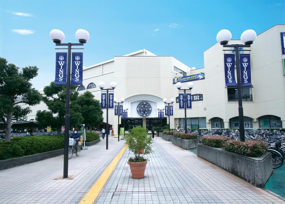 Shopping centre. Feng to Wings 1302m