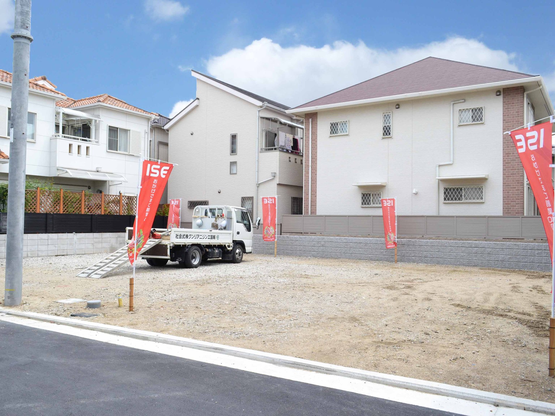 Local land photo. Old is Suwanomori the town was a villa ground, There is also a big mansion like a quiet residential area to leave the vestiges. While a 3-minute walk from the train station, Rich environment is perfect for raising children.