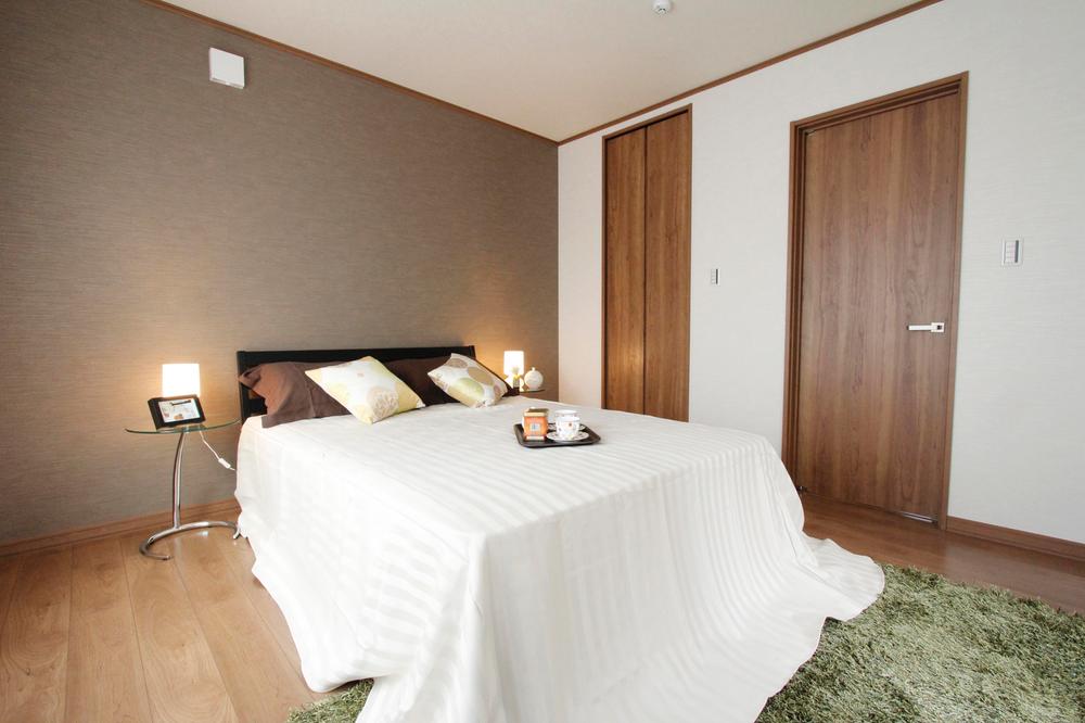 Building plan example (introspection photo).  [Our construction cases]  Bedroom. Large walk-in closet in the married couple's bedroom. Golf back to the clothes of the season off, Anything hold up the suitcase!