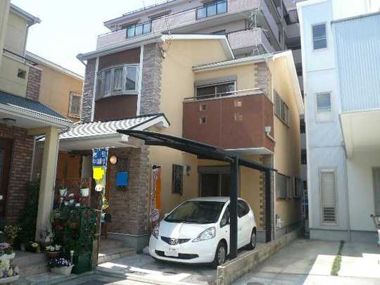 Local appearance photo. Spacious is the parking.