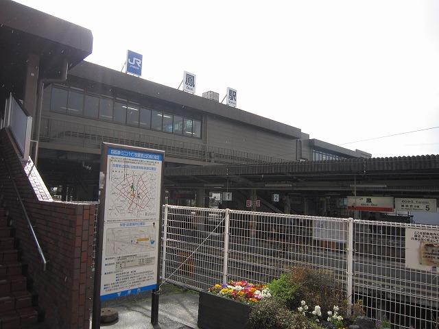 station. 1200m to Feng Station