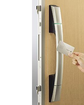 Security equipment. card ・ Only bring the seal, Firmly locking and unlocking the two keys in easy operation of one action.