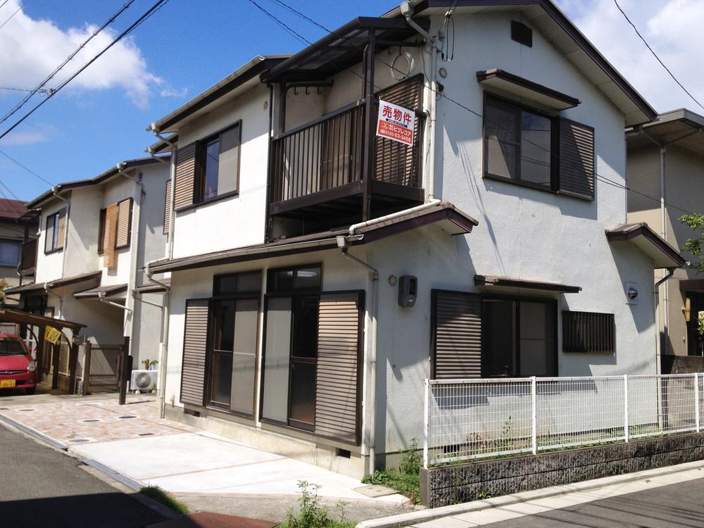 Local appearance photo. It is a quiet residential area.