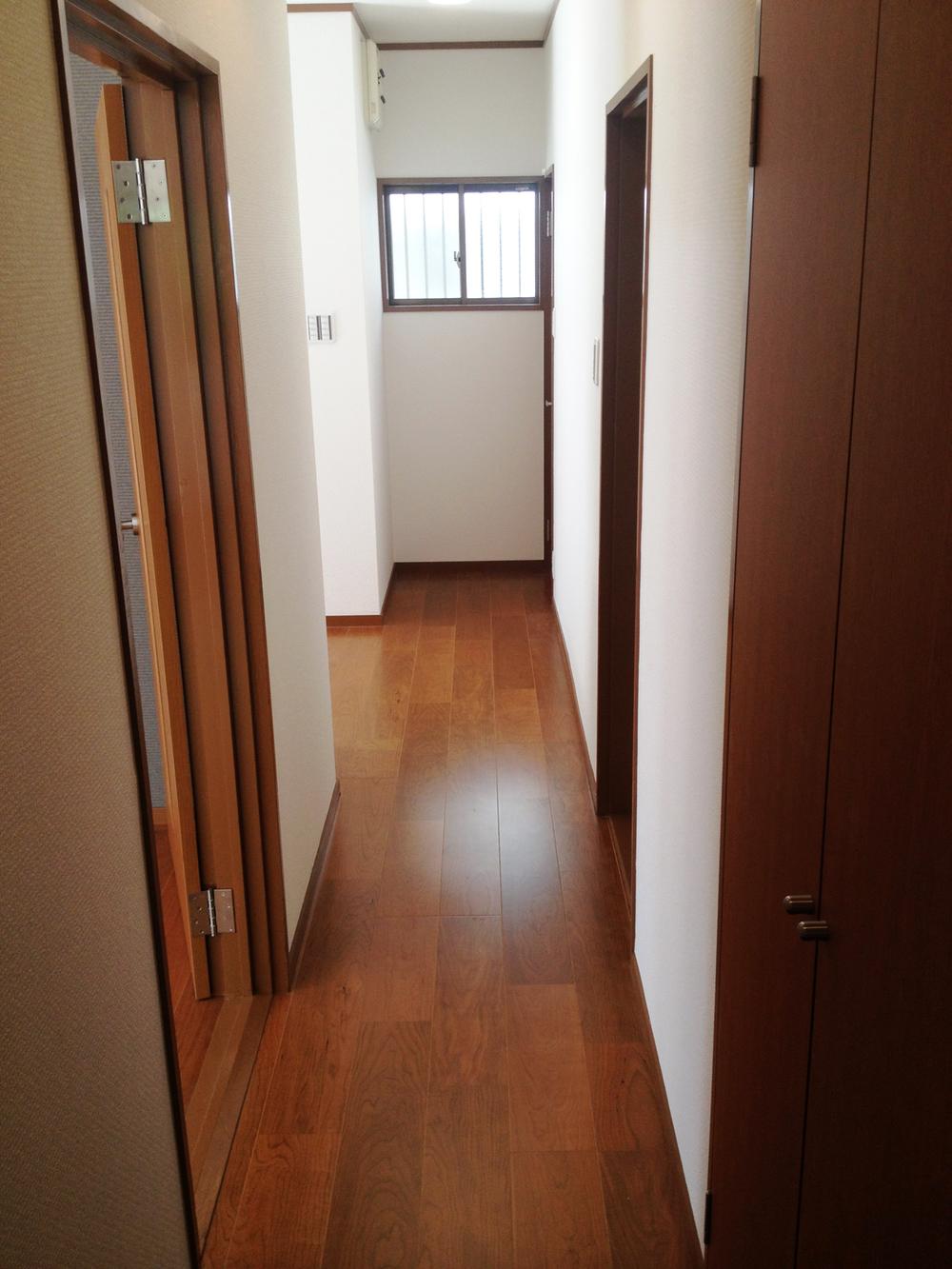 Other introspection. Corridor is also designed with a space.