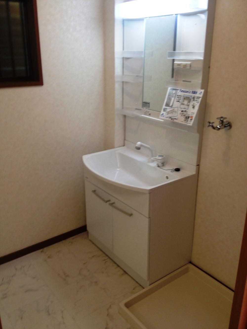 Wash basin, toilet. It is a good kitchen usability.