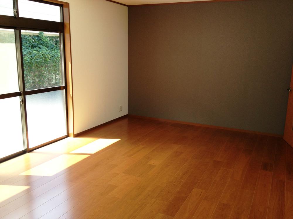 Living. It is very bright living.