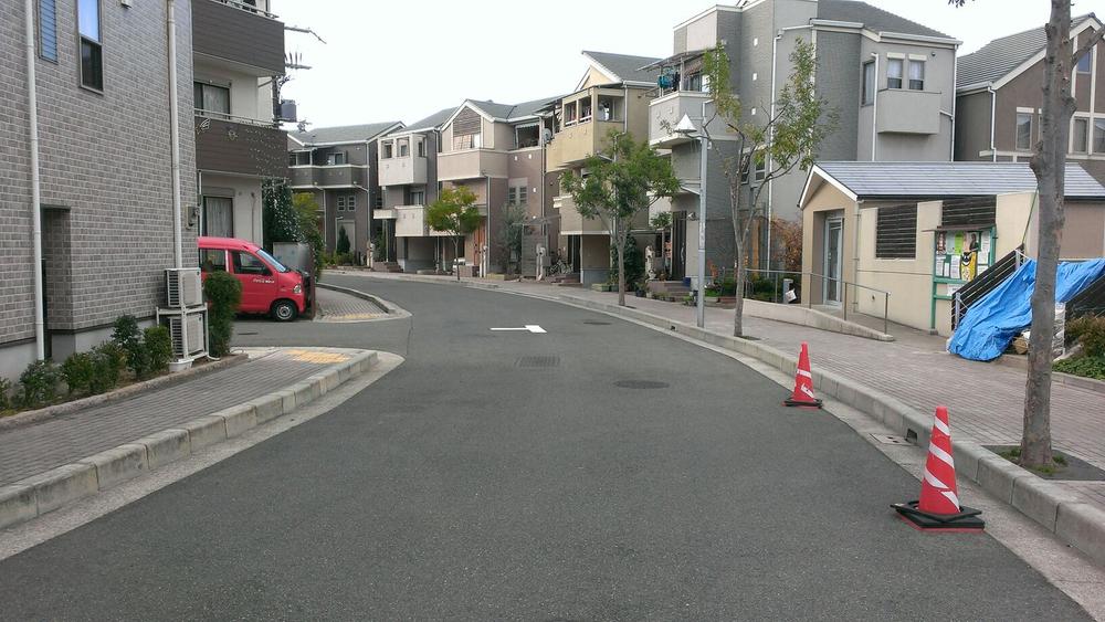 Local photos, including front road. Front road is also spacious. 