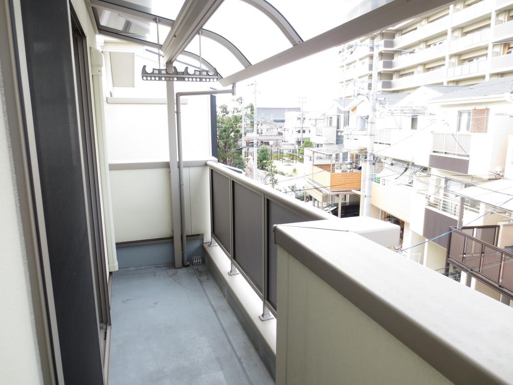 View photos from the dwelling unit. Since the veranda a terrace, Safely in the sudden rain