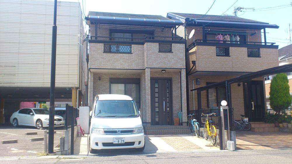 Local appearance photo. 2001 Built in the house