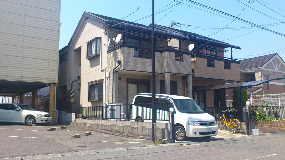 Local appearance photo. A quiet residential area