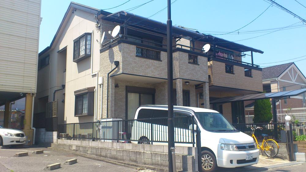 Local appearance photo. Convenient location that can 2way access