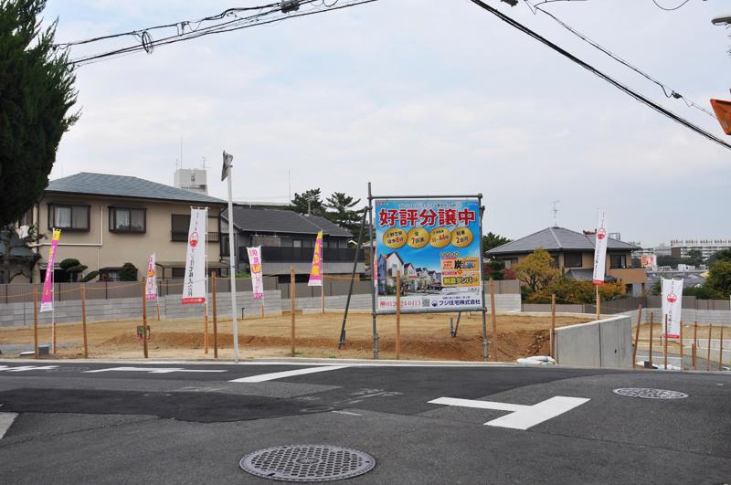 Local photos, including front road. All 7 compartment, 30.57 square meters ~ Site area of ​​the room of 44.46 square meters. (Shooting at local / 2013 November)