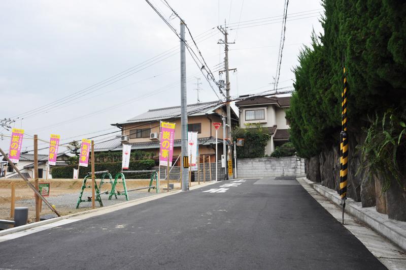 Local photos, including front road. Town of living ease that does not change from the old days is attractive "Uenoshiba". (Shooting at local / 2013 November)