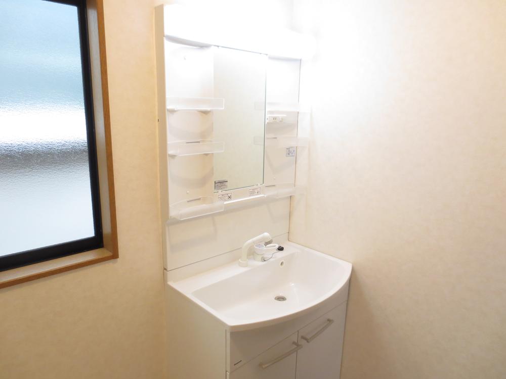 Wash basin, toilet. Beautiful easy-to-read washbasin ☆ 