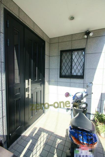 Local appearance photo. Entrance landscape There is a breadth of spacious