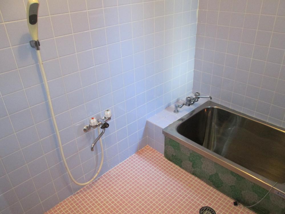 Bathroom. Ease of use is good because the washing place is full of spread.