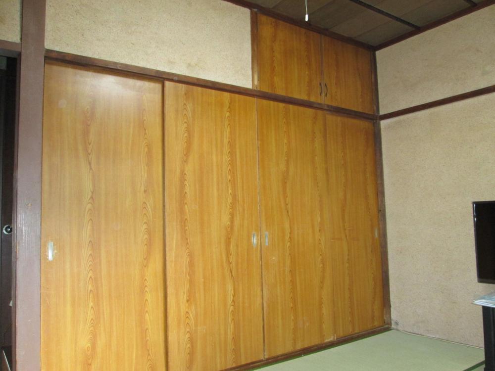 Receipt. There are also plenty of storage space.