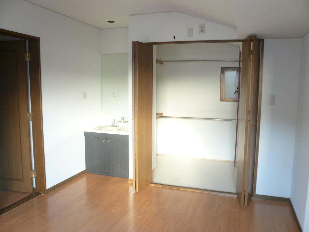 Receipt. Storage also widely clothes also can be stored a lot