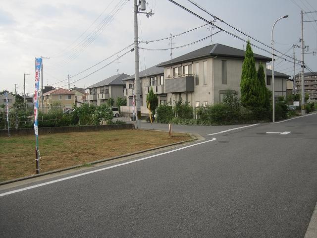 Local photos, including front road. Local (July 2012) shooting