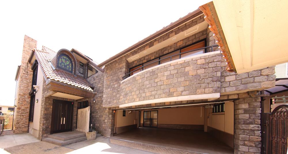 Local appearance photo. Local (May 2012) shooting