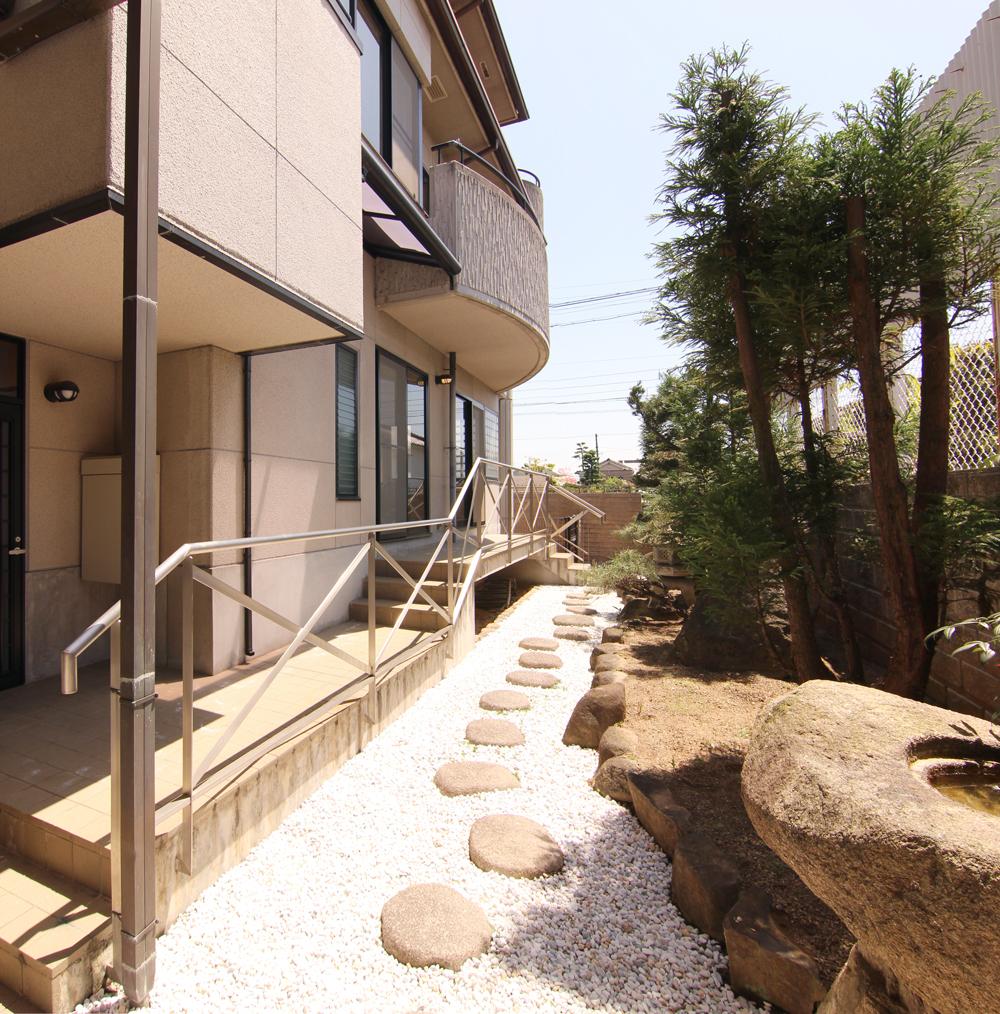 Garden. Local (May 2012) shooting