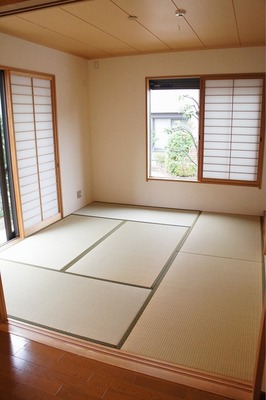 Living and room. It is calm Japanese-style room 6.4 quires