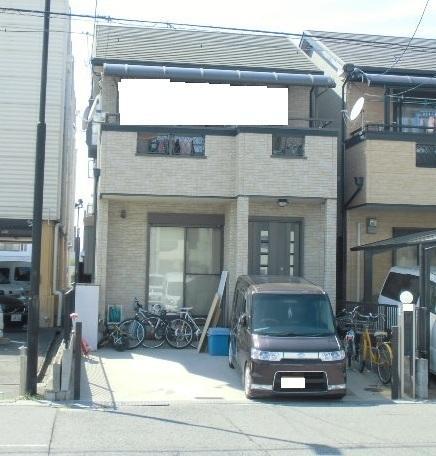 Local appearance photo. Facing east, There is parking space