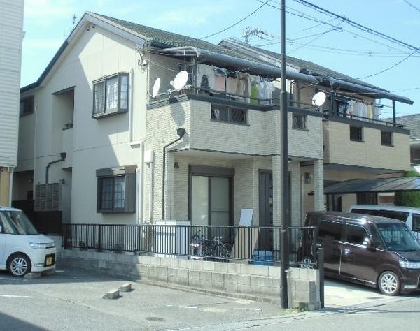 Other. Easy parking in front of the road spacious