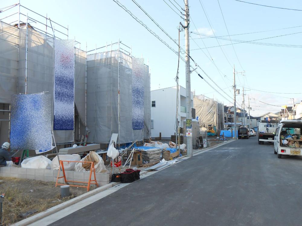 Local photos, including front road. Traffic is also less safe!