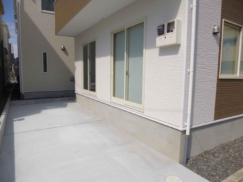 Rendering (appearance). Peace of mind because of the spacious parking space